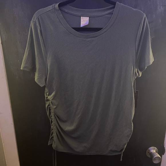 no boundaries olive green cinched sides top - Picture 2 of 5